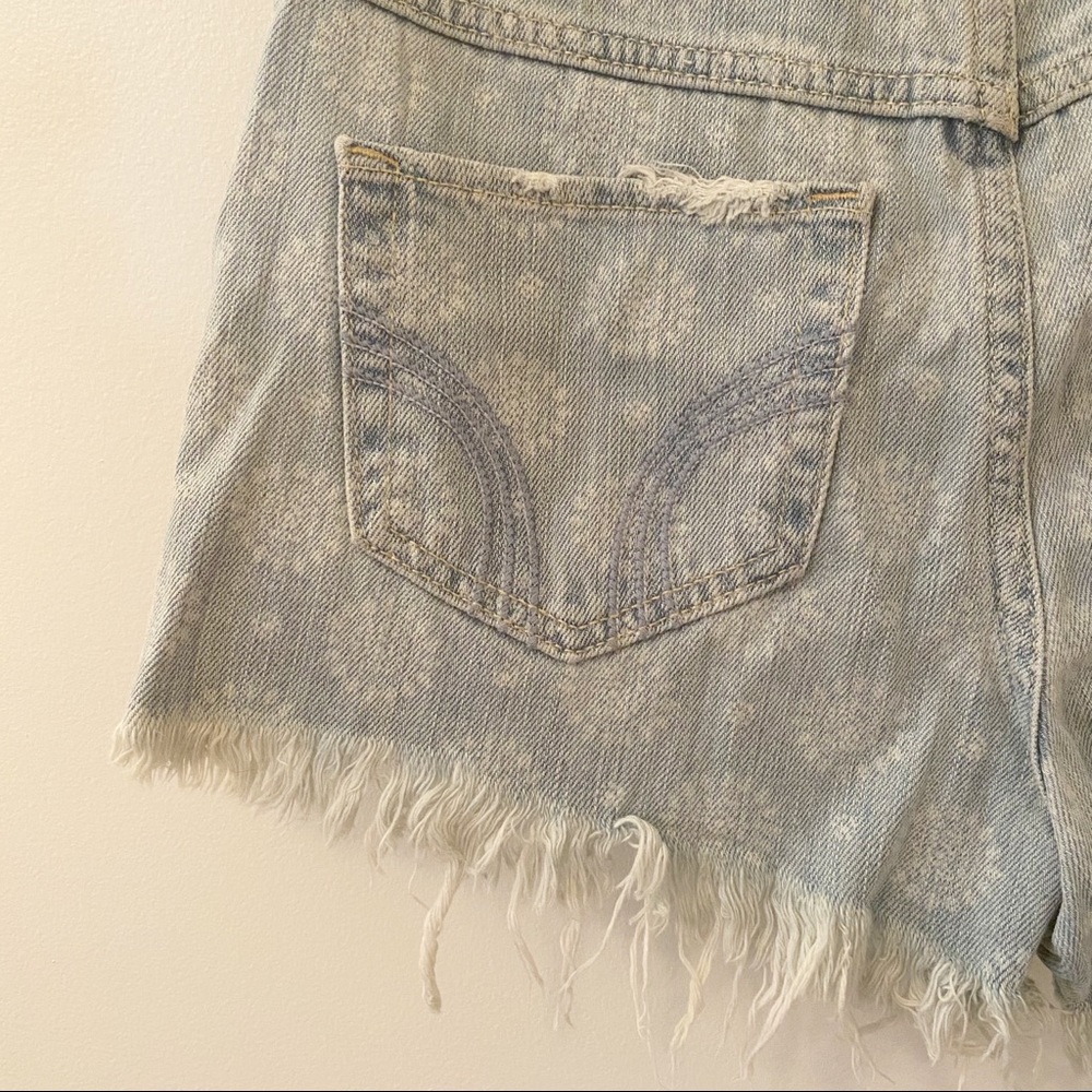 Hollister High Rise Frayed Hem Short Short with Floral Detail